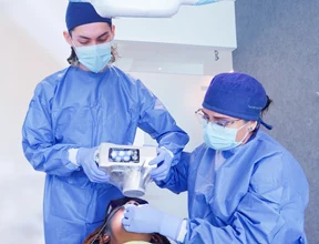 Oral health experts using cutting-edge digital scanning technology to ensure an accurate diagnosis for the patient.