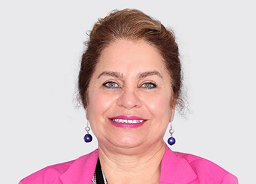 Female patient before cosmetic and restorative dental treatment at Paradise Dentistry Cabo, showing the smile prior to treatment.
